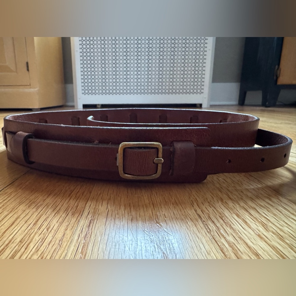 Lands End Leather Belt 
Fits 26-31 inches